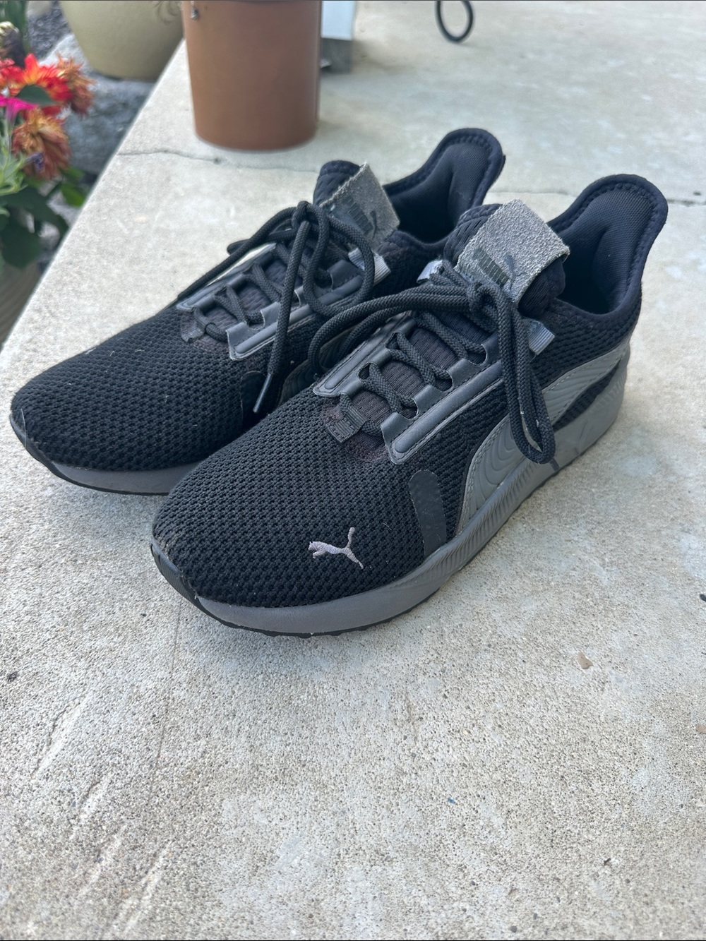 Puma men’s black tennis shoes size 8